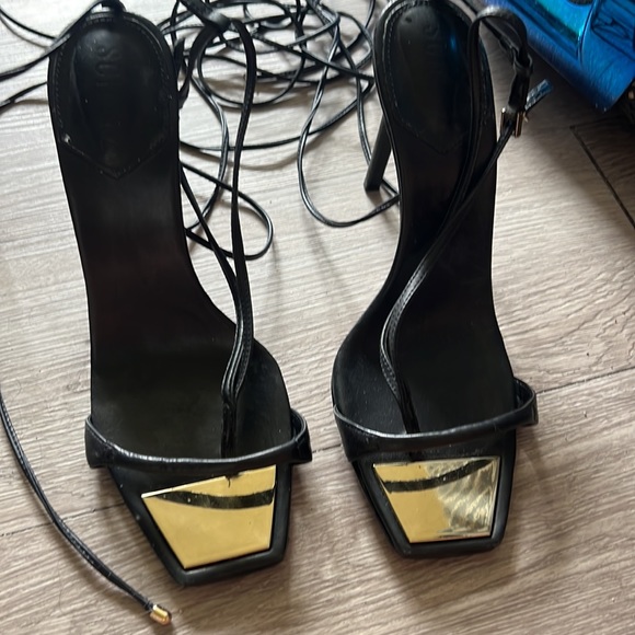 Schultz heels - Picture 2 of 4